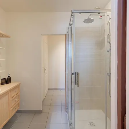 Avec Chambre, Parking, Bureau, Wifi *