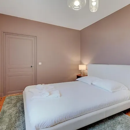 Apartment Avec Chambre, Parking, Bureau, Wifi *