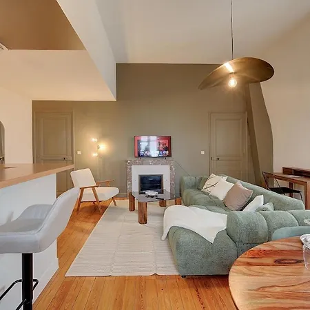 Avec Chambre, Parking, Bureau, Wifi Lägenhet *