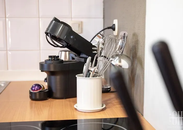 Appartement Avec Chambre, Parking, Bureau, Wifi *