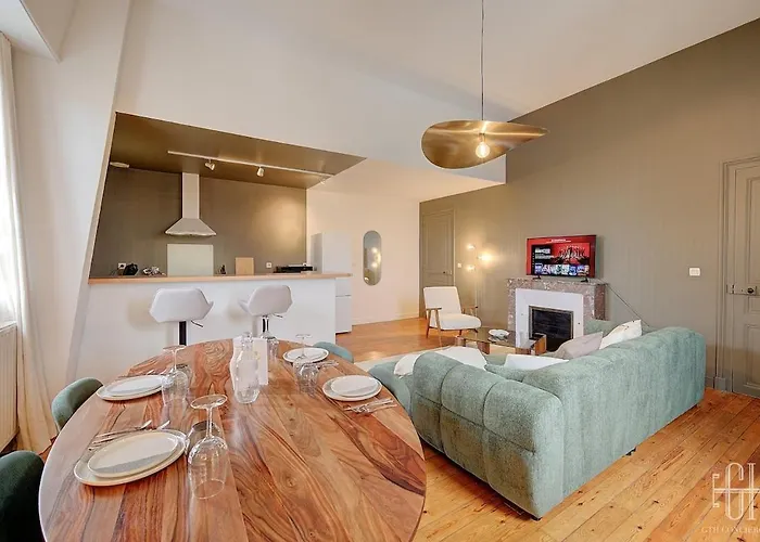 Appartement Avec Chambre, Parking, Bureau, Wifi *