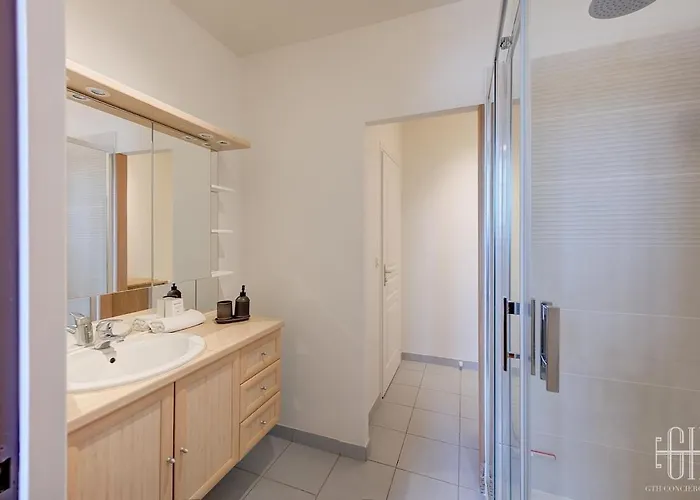 Avec Chambre, Parking, Bureau, Wifi Tours