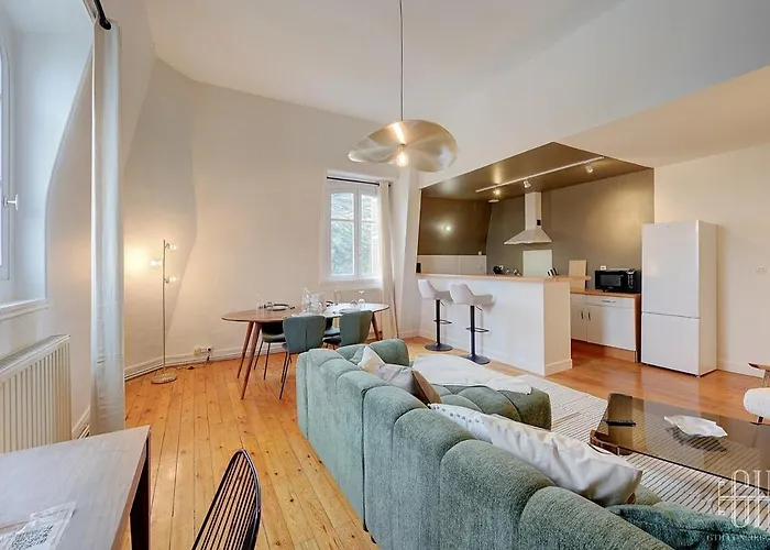 Avec Chambre, Parking, Bureau, Wifi * Tours