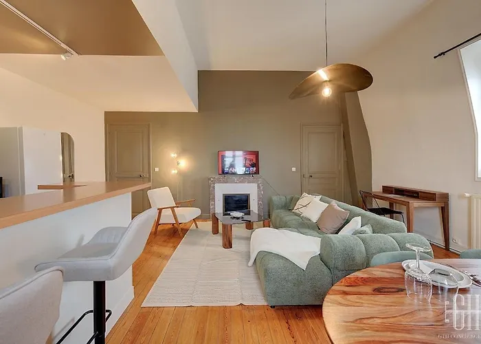 Avec Chambre, Parking, Bureau, Wifi Lägenhet *